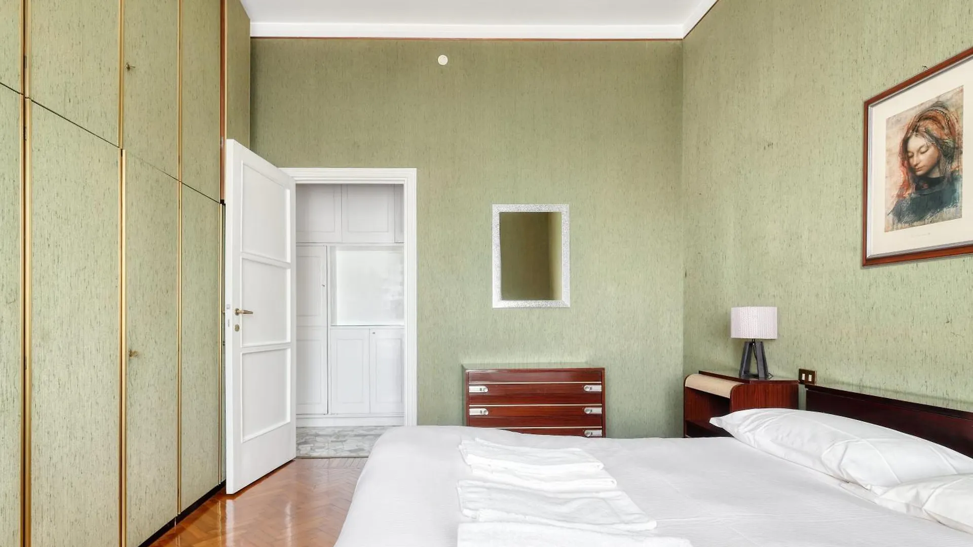 Urban Elegance With A View Viale Tunisia Milan Apartment