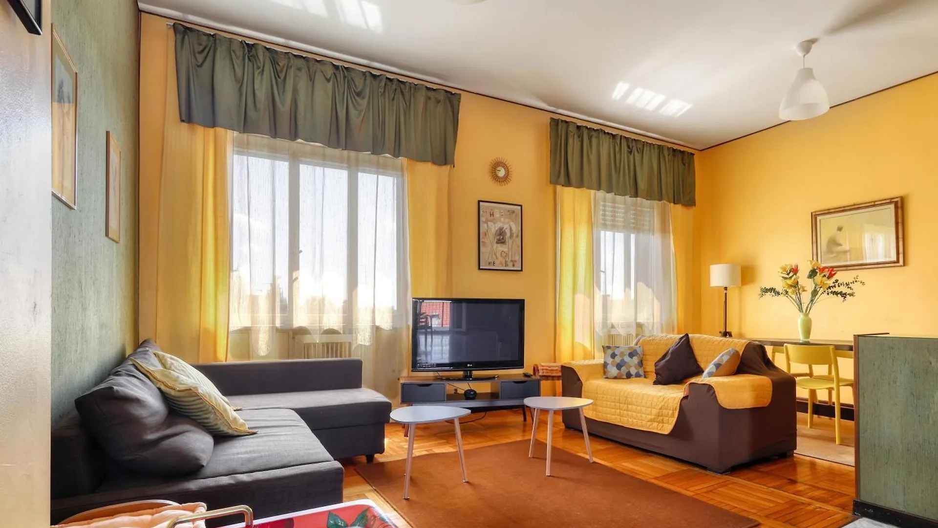 Urban Elegance With A View Viale Tunisia Milan Apartment 0*,  Italy