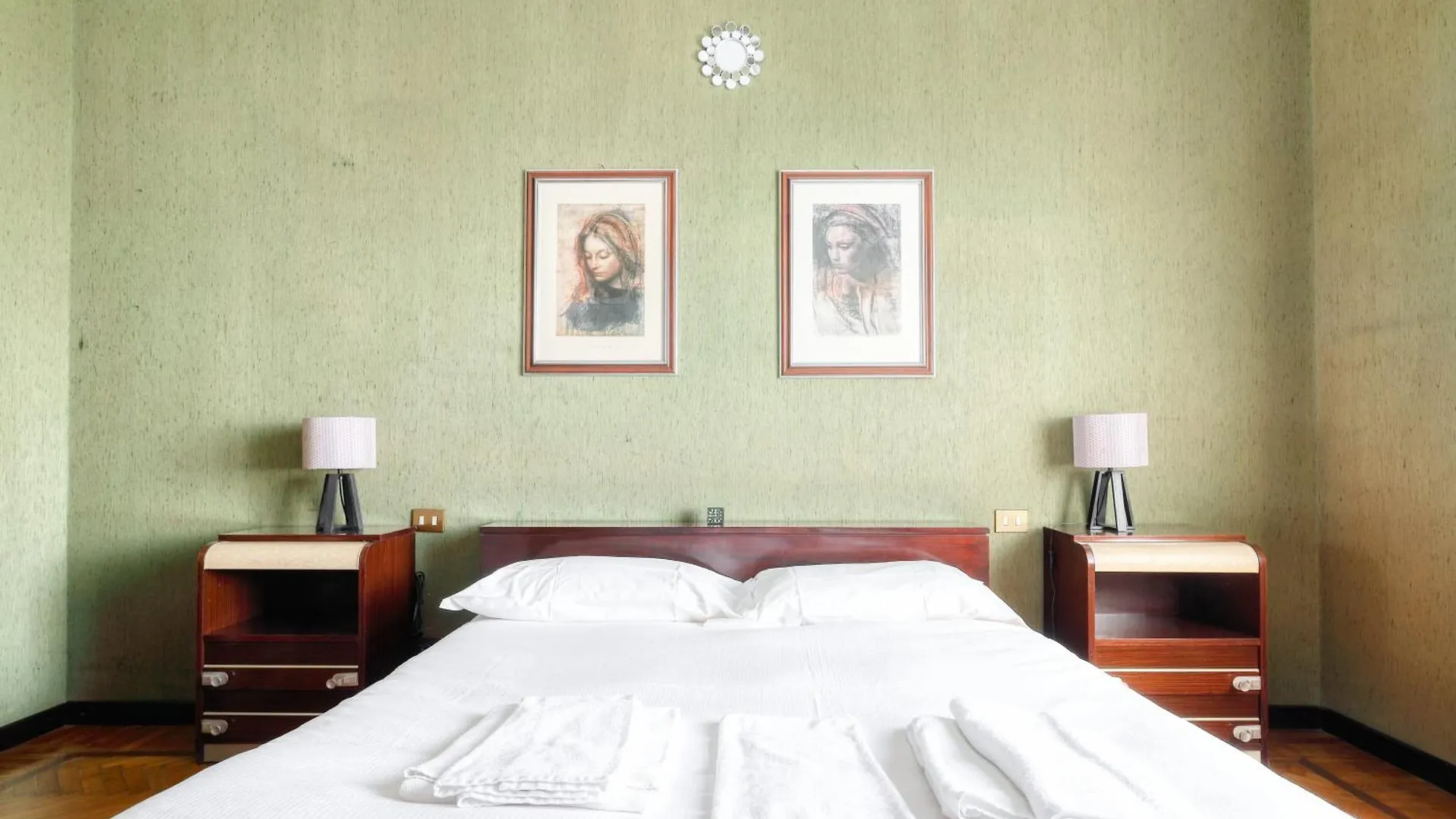 Urban Elegance With A View Viale Tunisia Milan Apartment