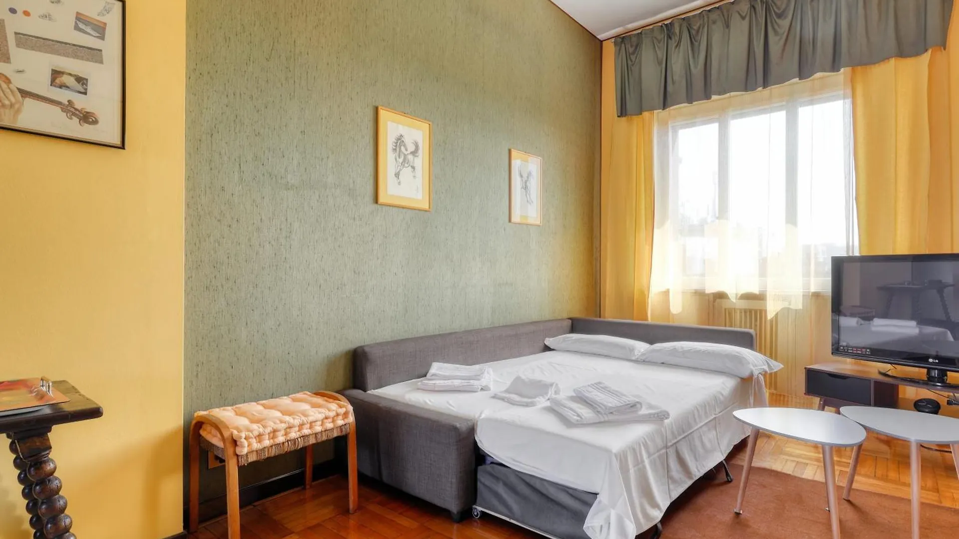 Urban Elegance With A View Viale Tunisia Milan Apartment Italy