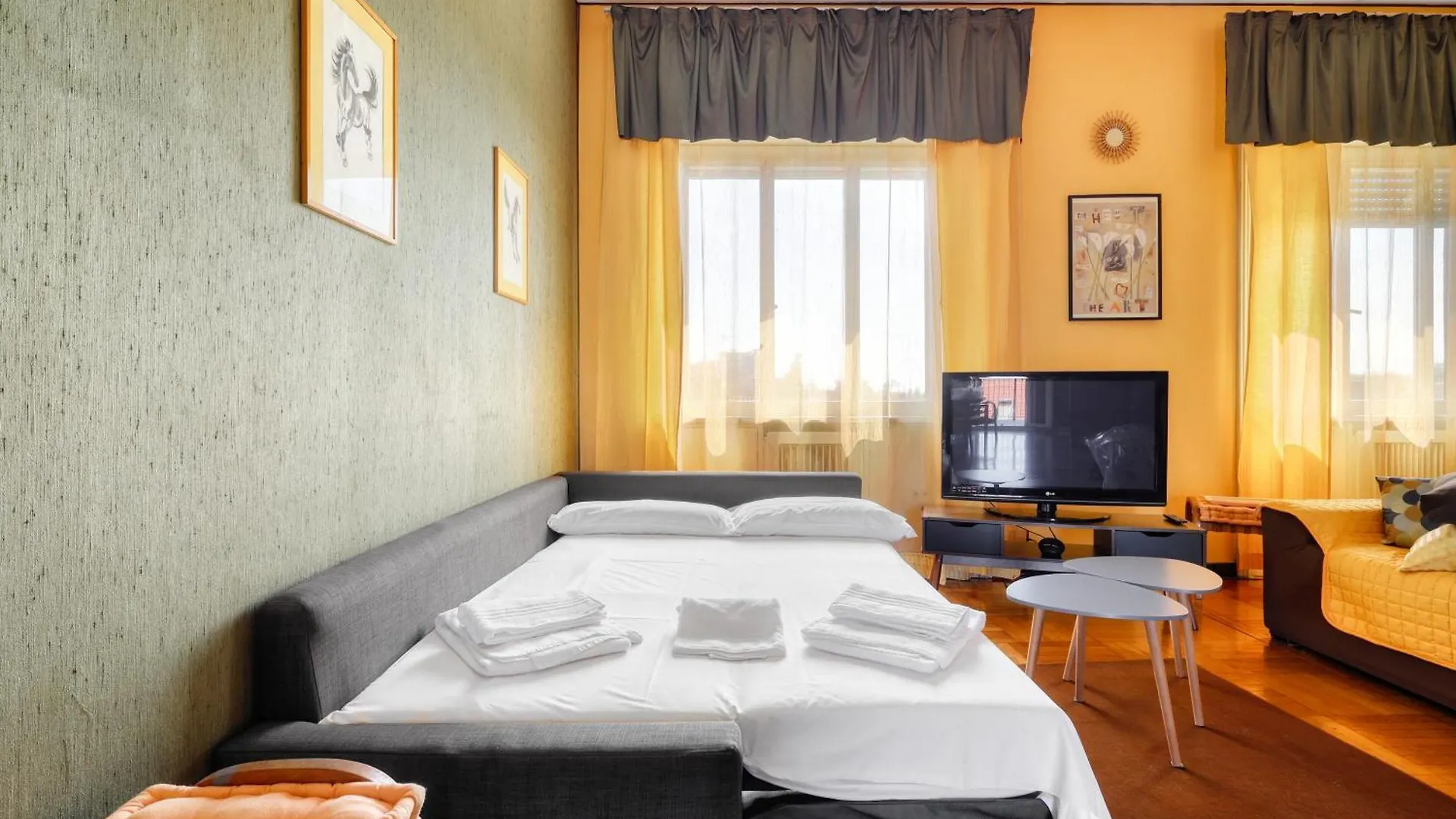 Urban Elegance With A View Viale Tunisia Milan Apartment