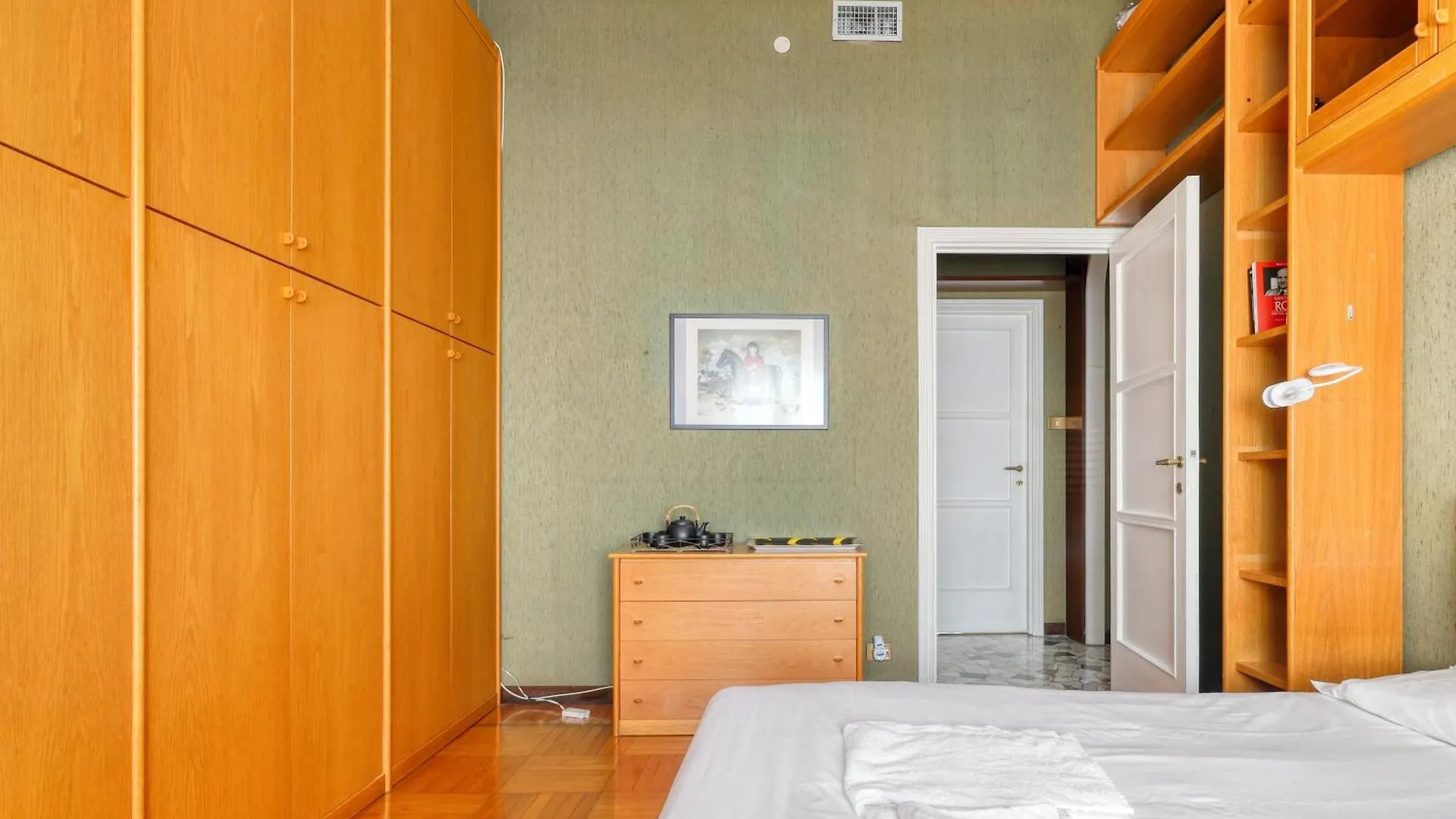 Urban Elegance With A View Viale Tunisia Milan Apartment