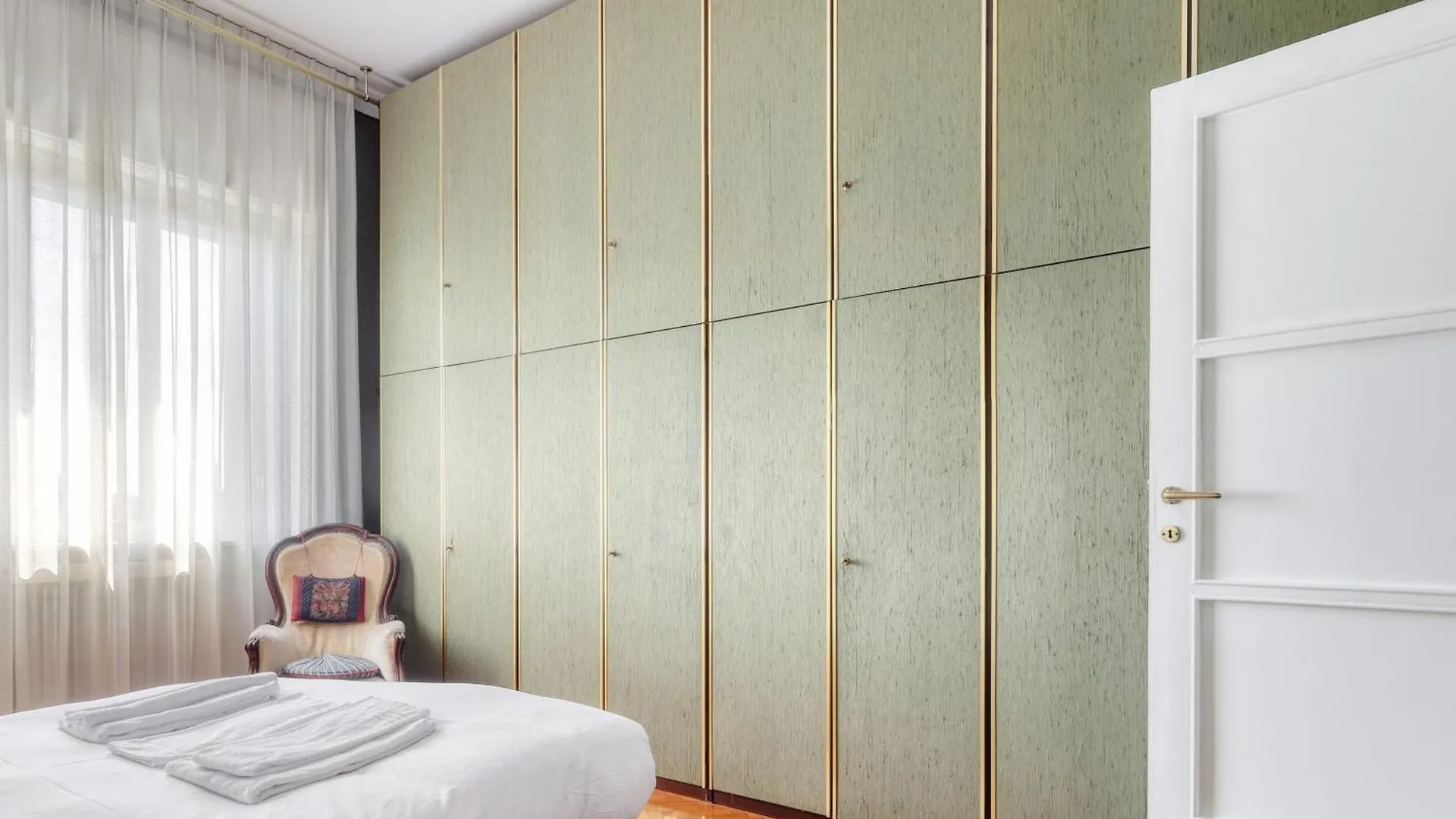 Urban Elegance With A View Viale Tunisia Milan Apartment 0*,