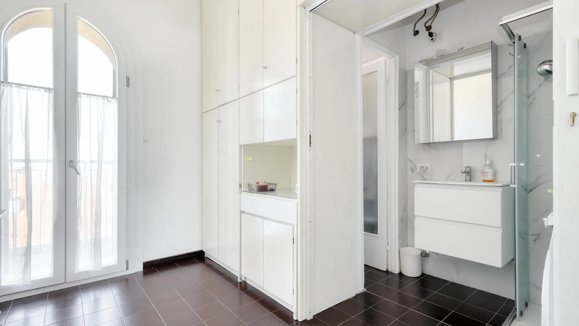 Urban Elegance With A View Viale Tunisia Milan Apartment