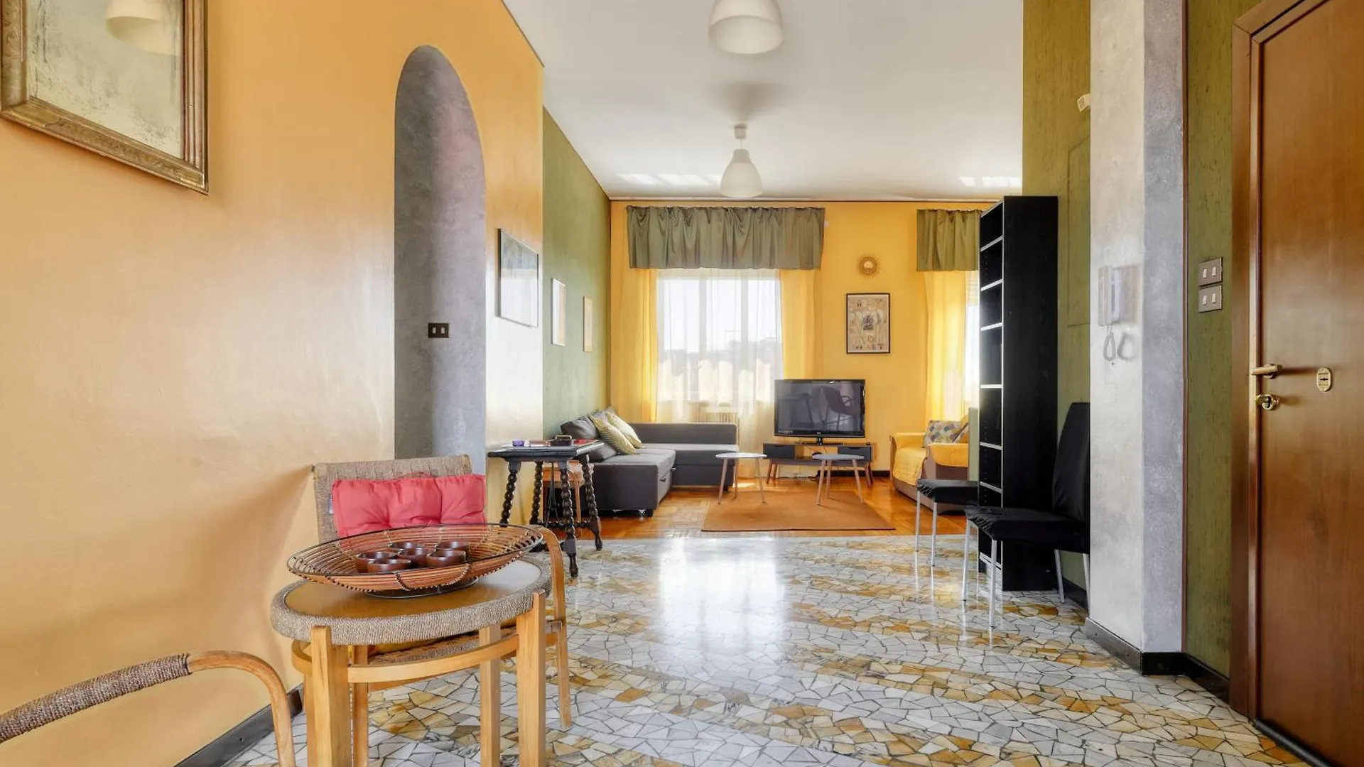 Urban Elegance With A View Viale Tunisia Milan Apartment Italy