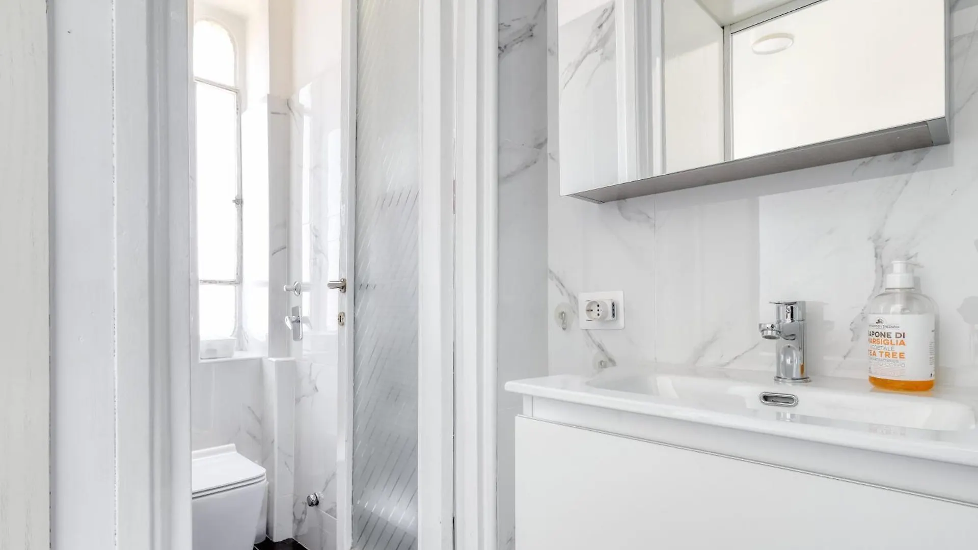 Urban Elegance With A View Viale Tunisia Milan Apartment