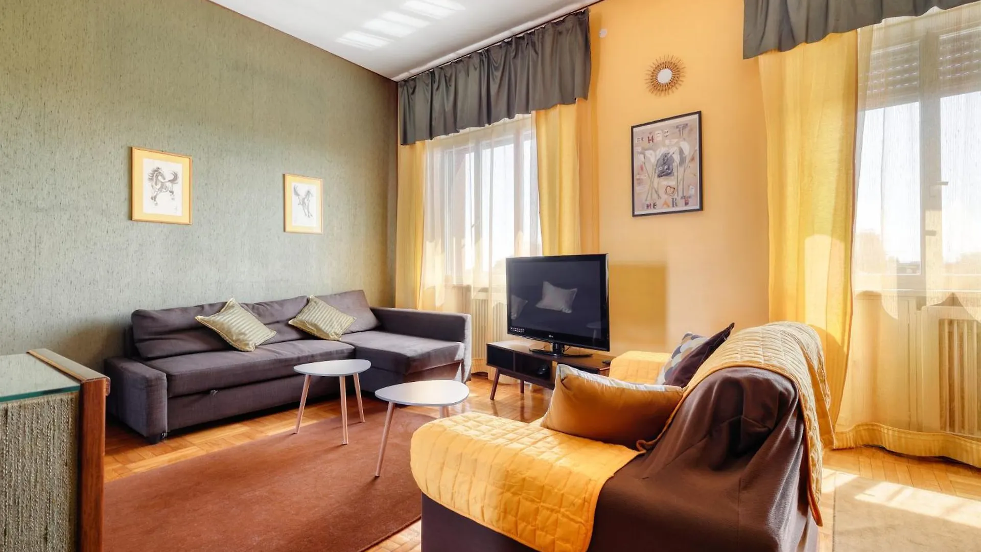 Urban Elegance With A View Viale Tunisia Milan Apartment