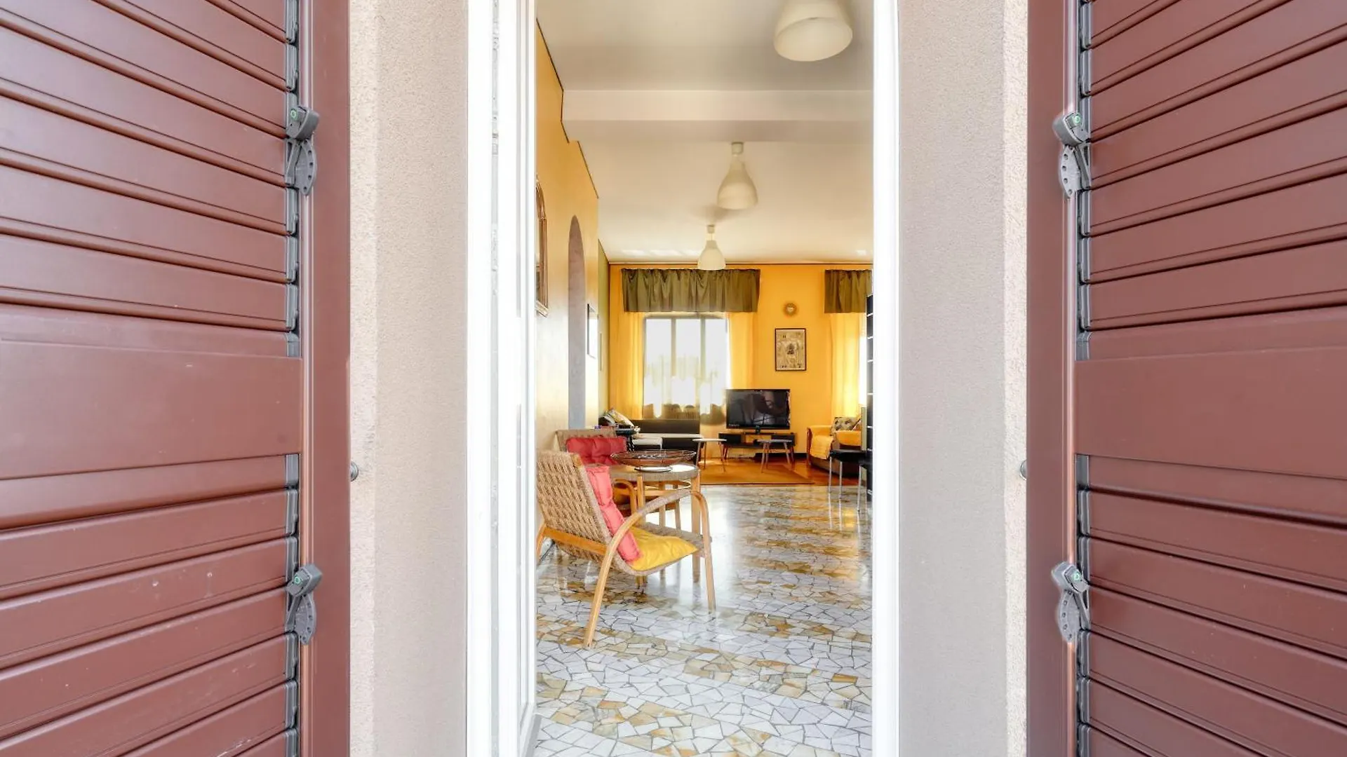 Urban Elegance With A View Viale Tunisia Milan Apartment 0*,