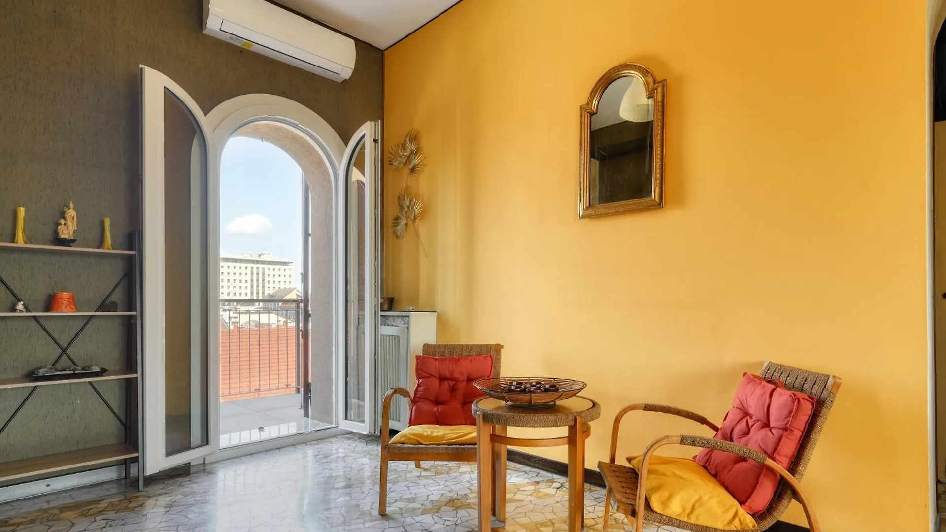 Urban Elegance With A View Viale Tunisia Milan Apartment