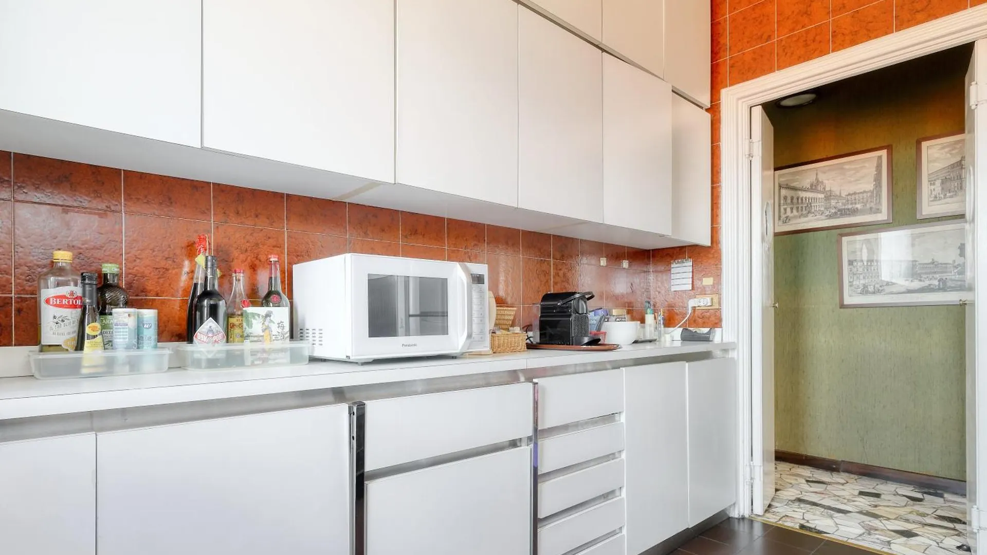 Urban Elegance With A View Viale Tunisia Milan Apartment